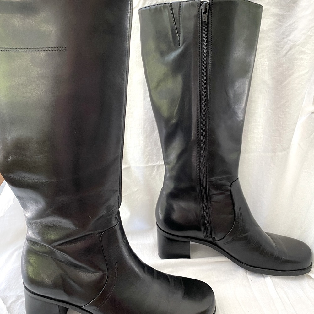 Boots:Black Naturalizer Size 9.5 wide calf